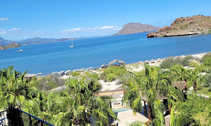 Loreto Complejo | 3-BR Luxury Suite on premier floor bay view at Villa del Palmar