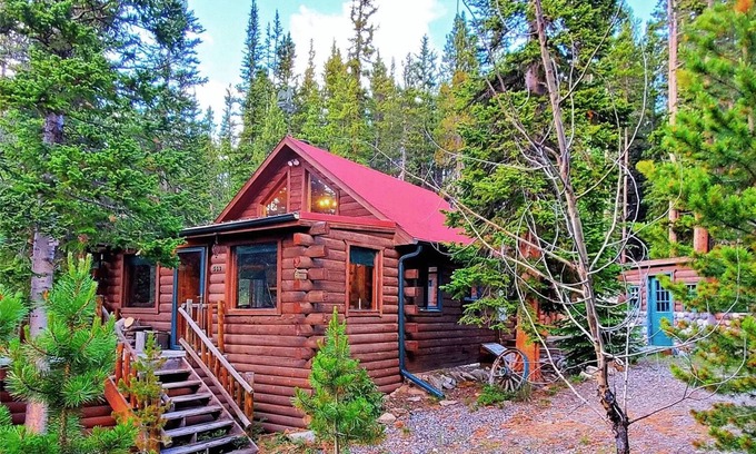 Saint Mary's Casa | 3 BR Mountain Log Cabin at St. Mary's Glacier