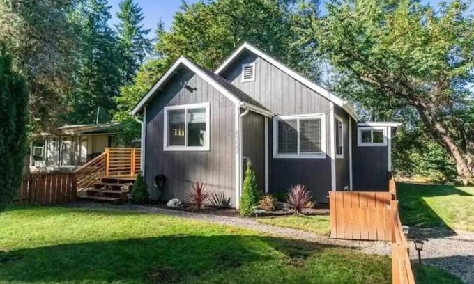 Hobart Casa | 3-BR PNW retreat where nature and outdoors meet rural and urban convenience!