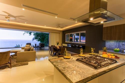 Amapas Apartamento | 3 BR Sayan Beach 2500 SF Luxury Oceanfront Condo