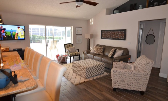 Haines City Casa | 3 BR VILLA. piscina grande. bañera de hidromasaje. 25 minutos de Disney. 3 camas King Size