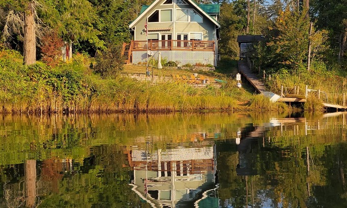 Longbranch Casa | 3 BR Waterfront retreat, great deck, beaches, fireplace & game room