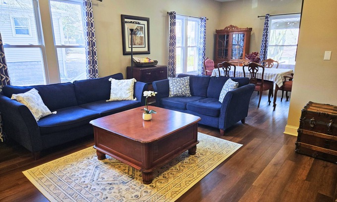 Woodstock Casa | 3 BR with Hot Tub & Arcade Games in DT Woodstock Square