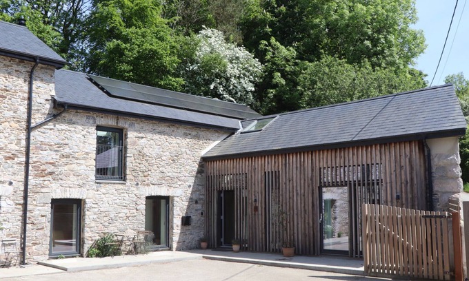Buckfastleigh Cabaña | 3 CADDAFORD BARNS, family friendly, with open fire in Buckfastleigh