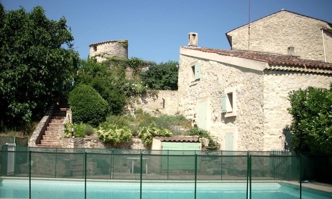 La Bastide-des-Jourdans Otro | 3 character gites in Provence for 11/13 people