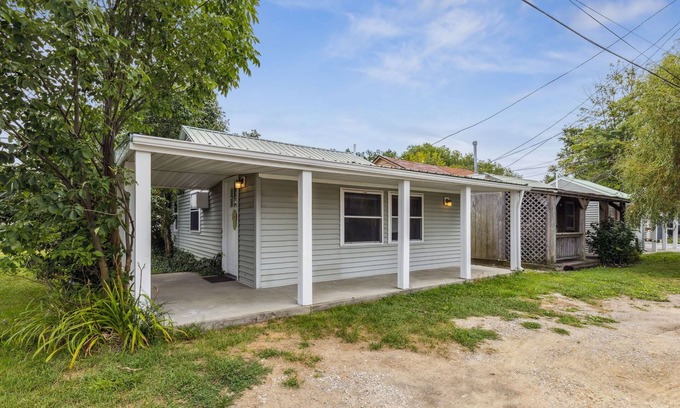 Geneva-on-the-Lake Casa | 3 Charming Cottages on GOTL Strip - Sleeps 10