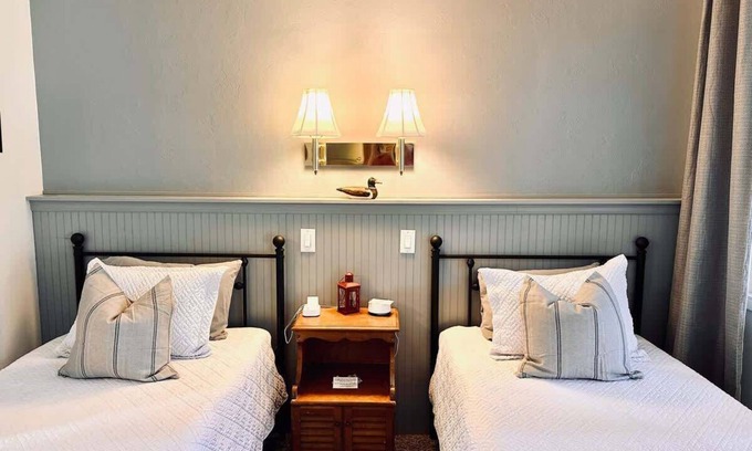 Port Angeles Hotel | Emerald Valley Inn - # 3 Cape Alava Rm - Parque Nacional Olympic - Hiker's Paradise