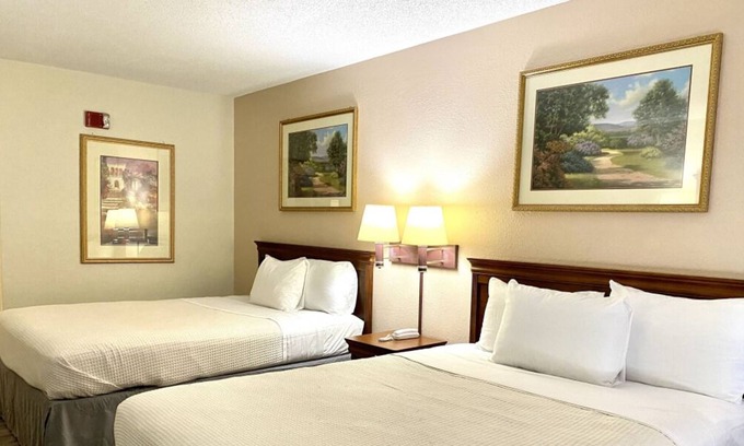 Mount Vernon Casa | 3 Convenient Units Close to Riverbend Park! Free Breakfast & Parking
