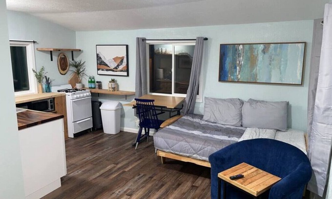 North Star Cabaña | #3 Cozy Little Cabin / Midtown / Yard / BBQ
