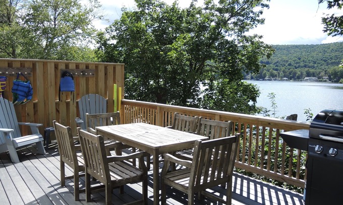 Maryland Casa | 3 Ducks on a Lake - New Renovation on Goodyear Lake