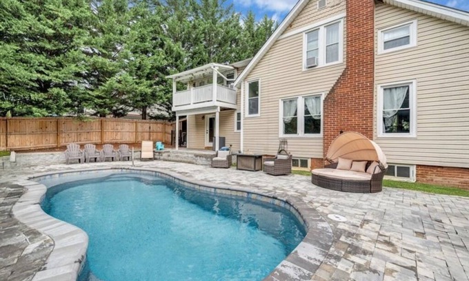 Salem Casa | 3 en suite bedrooms and a private heated pool.