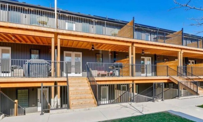 Walkerville Casa | 3 Floor Apartment with Private Hot Tub & Sauna