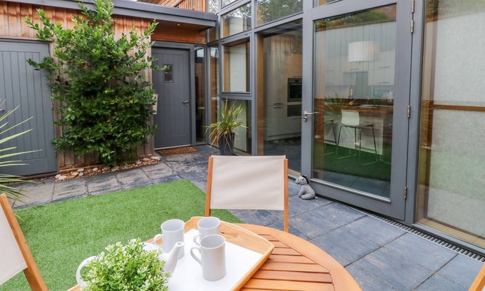 Aylsham Cabaña | 3 FRAZERS COURT, family friendly, country holiday cottage in Aylsham
