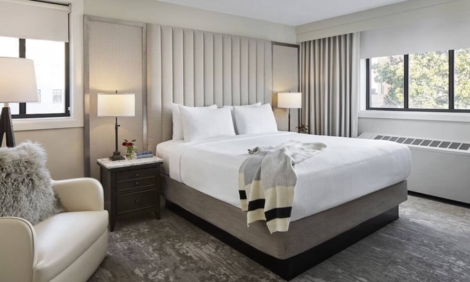 Capitol Hill Hotel | 3 Group Ready Suites in Prime DC Location Near Iconic Landmarks & Dining Scenes