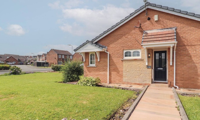 Moresby Cabaña | 3 HAWK PLACE, pet friendly, with hot tub in Whitehaven