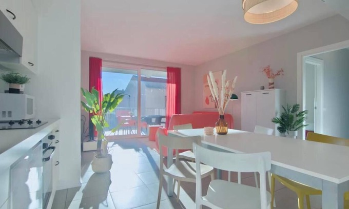 Maccagno Apartamento | Apartamento contemporáneo de 3 dormitorios con piscina, jacuzzi, WIFI