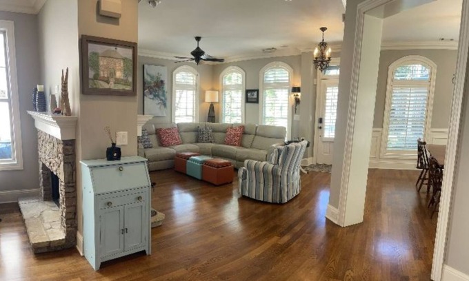 Johns Creek Casa | 3 King Home Close to Alpharetta in Gated Community