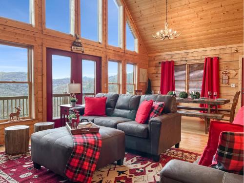 Wolf Laurel Casa | 3 Kings 4 bunks-sleeps 10-Smart TV x6-parking out front-Full Kitchen-Hot Tub