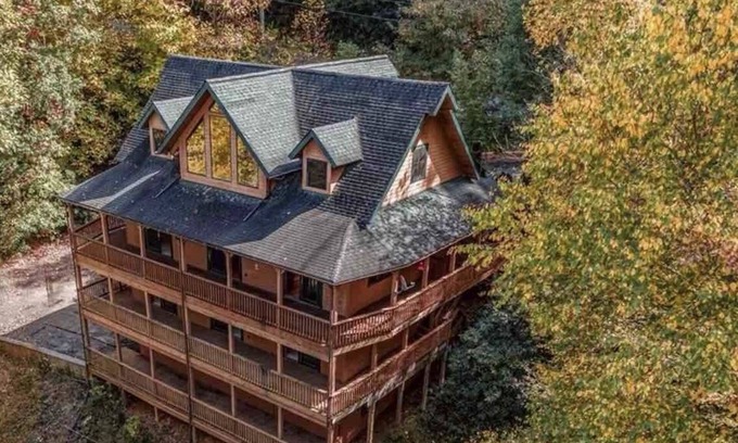 Burnsville Casa | 3 level cabin on Mt Mitchell golf course