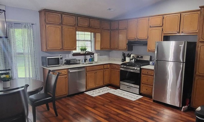 Riverdale Casa | 3-Level PetFriendly Home, Pool Table, Patio, Backyard, WiFi, Dedicated Workspace