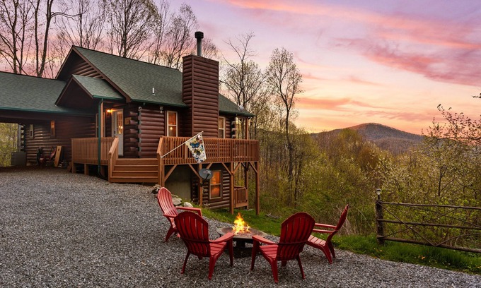 Settlers Ridge Casa | Ridgeview Cabin - Limpio, Acogedor, Wi-Fi, Calefacción / Aire Central, Vistas a la montaña en todas las habitaciones