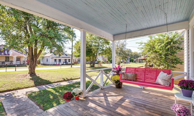 Porterdale Casa | 3 Mi to Downtown Covington: Cozy Getaway w/ Porch!