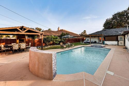 McAllen Casa | 3 Mi to Downtown McAllen Quiet Home with Pool