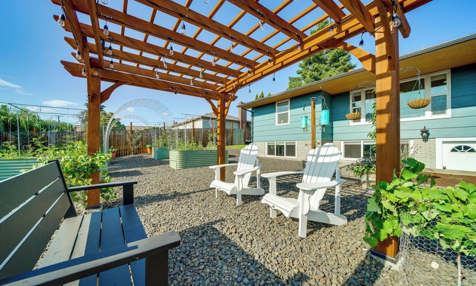 Terrace Heights Casa | 3 Mi to Dtwn: Family Home w/ Garden & EV Charger
