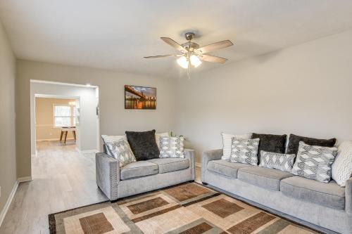 Terry Sanford Casa | 3 Mi to Dtwn Fayetteville Home with Pool Table