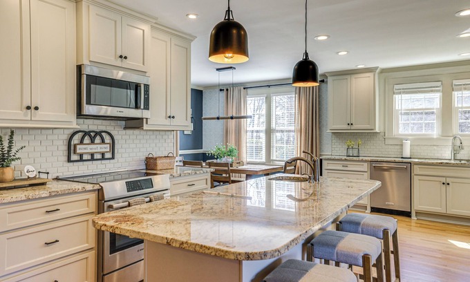Greer Casa | 3 Mi to Dtwn Greer: Mountain-View Home!