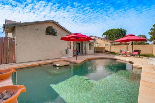 Templeton Manor Casa | 3 Mi to Dtwn Home with Heated Pool in Gilbert