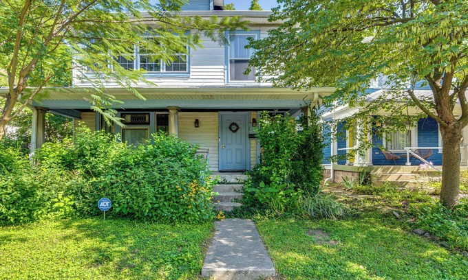 Near Eastside Apartamento | 3 Mi to Dtwn Indy: 20th-Century Apt w/Fenced Yard