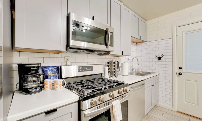 Downtown Phoenix Apartamento | 3 Mi to Dtwn Phoenix: Apt w/ Shared Patio