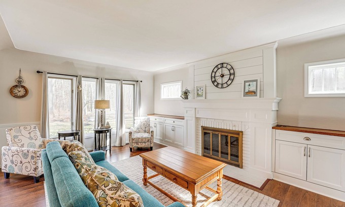 Muskegon Casa | 3 Mi to Duck Lake State Park: Home w/ Deck!