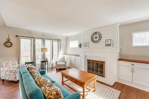 Muskegon Casa | 3 Mi to Duck Lake State Park Home with Deck!