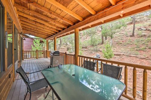 Show Low Casa | 3 Mi to Fool Hollow Lake Cozy Cabin with Deck