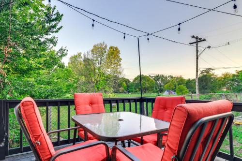 Detroit Casa | 3 Mi to Ford Field Detroit Home with Decks!