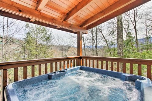Black Bear Falls Casa | 3 Mi to Gatlinburg Cabin with Deck and Pool Table!