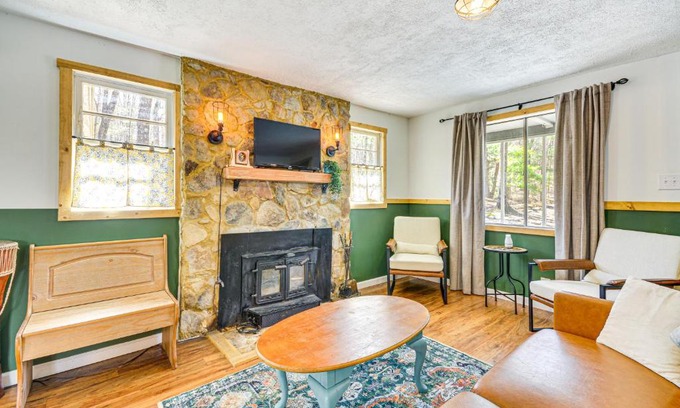 Stokes Casa | 3 Mi to Hanging Rock State Park Outdoor Haven!