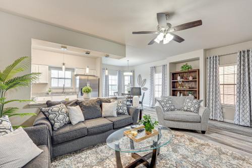 Eckhert Crossing Apartamento | 3 Mi to Hospitals Stylish Condo in San Antonio!