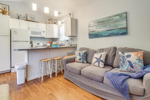 Hampstead Casa | 3 Mi to ICW Coastal Carolina Home with Pool Access