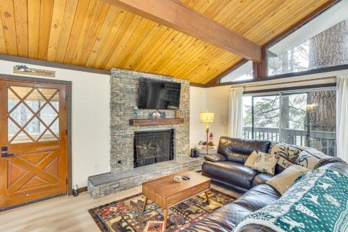 Arrowhead Villas Casa | 3 Mi to Lake Arrowhead Village Pine-View Home!