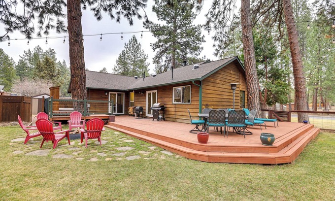 Southwest Bend Casa | 3 Mi to Old Mill District: Family Retreat w/ Yard