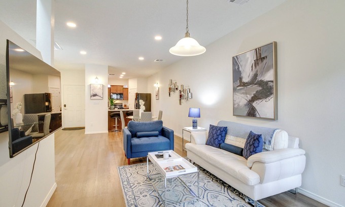 North Valley Casa | 3 Mi to Old Town: Albuquerque Townhome w/ Yard!