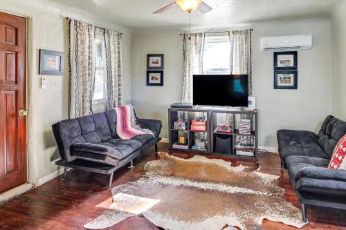 Albuquerque Casa | 3 Mi to Old Town, Fenced Yard ABQ Abode!