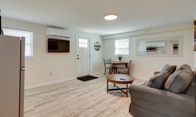 Wareham Apartamento | 3 Mi to Onset Beach: Sleek Apartment in Wareham