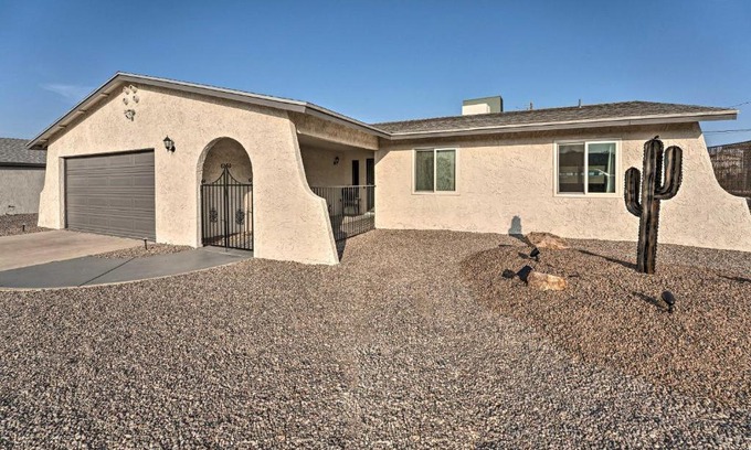 Lake Havasu City Casa | 3 Mi to Water Lake Havasu Gem with Fire Pit and Grill