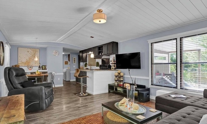 Hampstead Casa | 3 Miles from Surf City Beaches & Pet Friendly