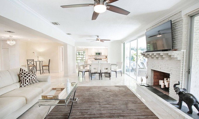 Boca Raton Casa | 3 Miles a la playa * Este Boca WIFI gratuito * Proyectado en piscina climatizada * Capacidad de hasta 8 *