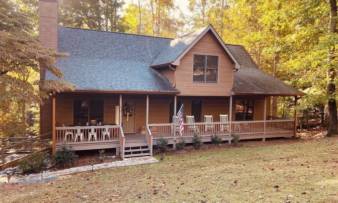 Dahlonega Casa | 3 miles to downtown! Renovated Luxury Cabin - wine cellar, firepit, theater room